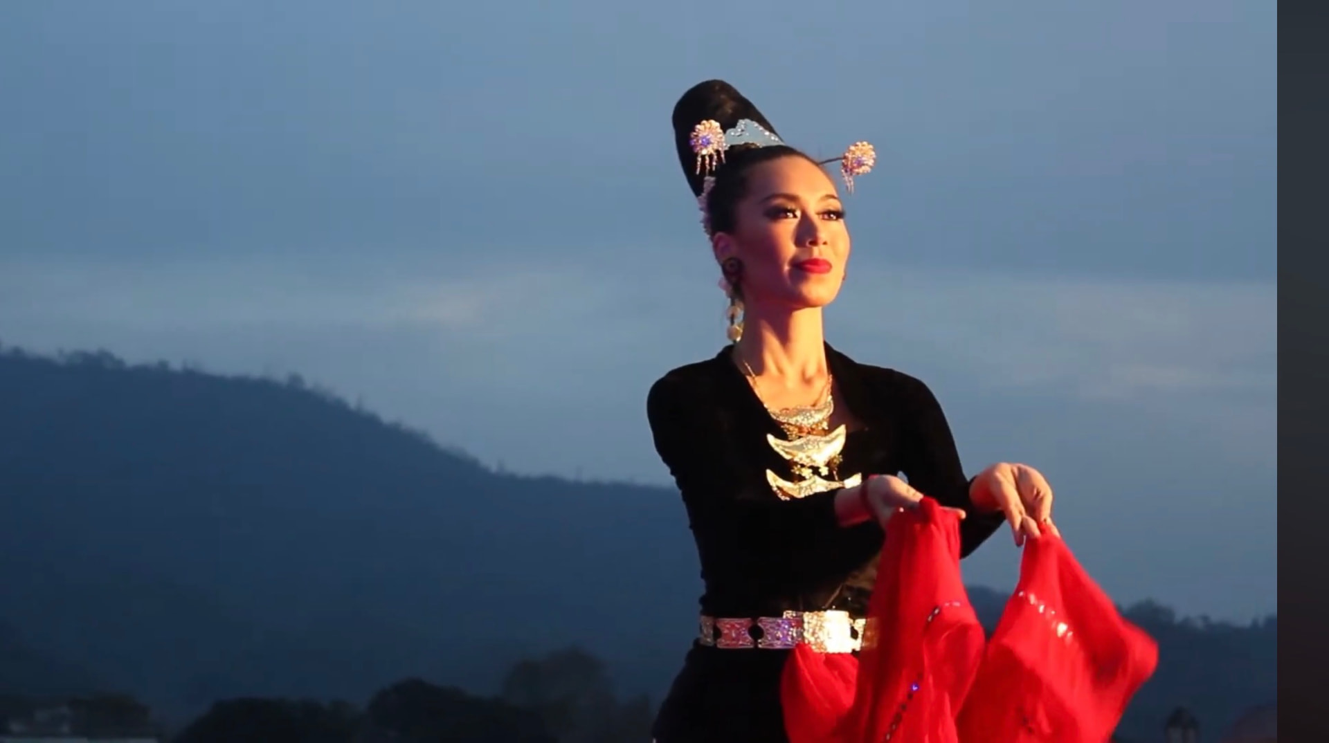 Balinese dance by the Ganges