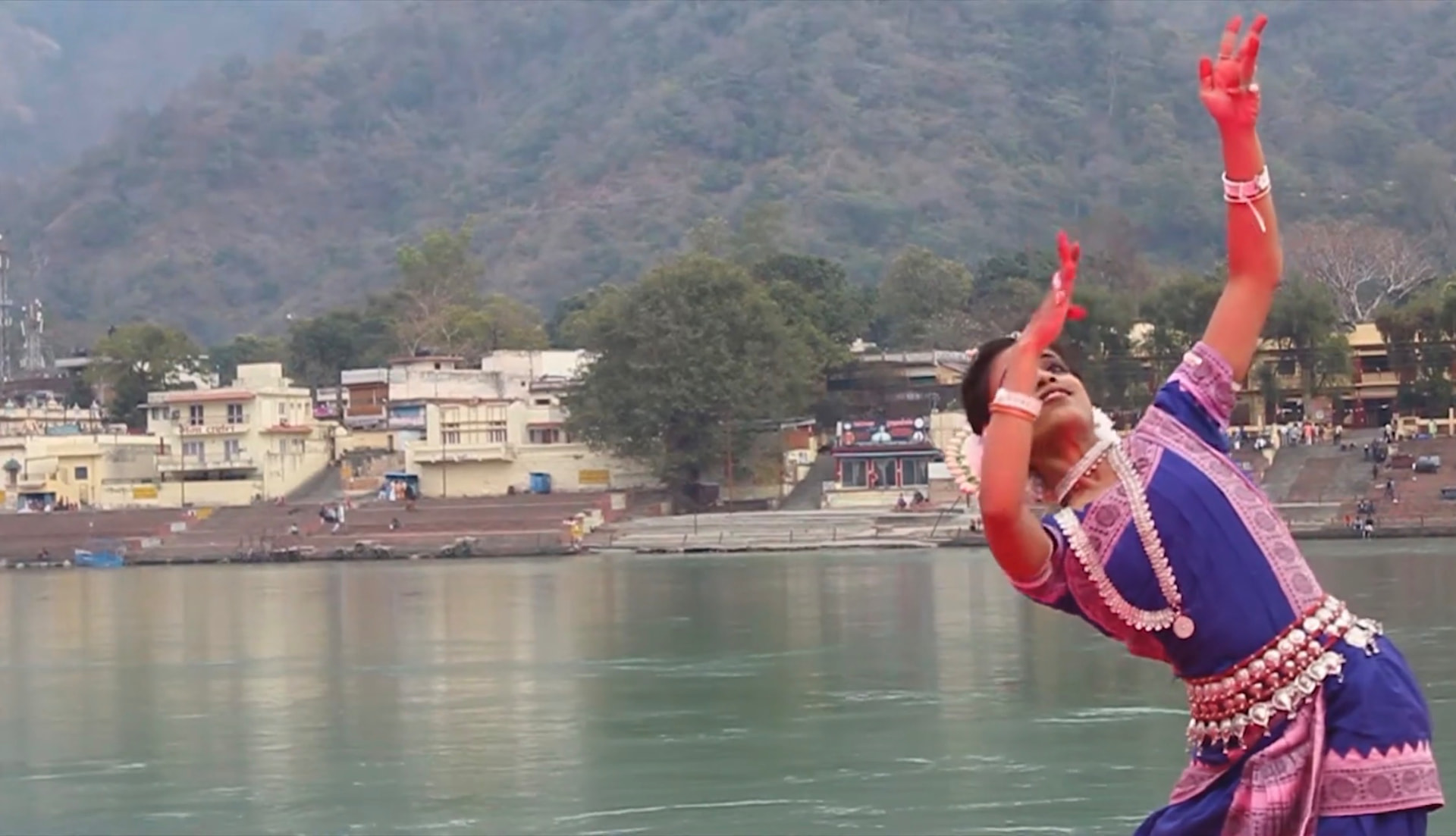 Odissi on the banks of the Ganga
