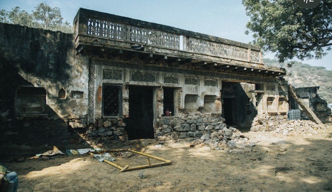 The old haveli in the Aravallis before restoration